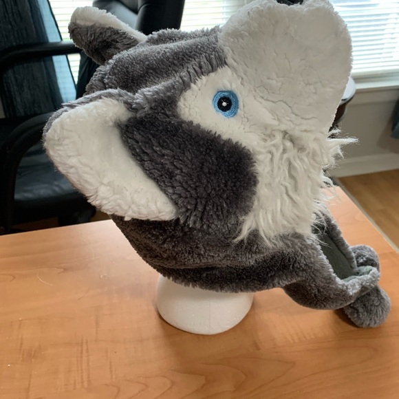 Child’s wolf hat tru fit very warm cap one size fits most - Picture 3 of 6